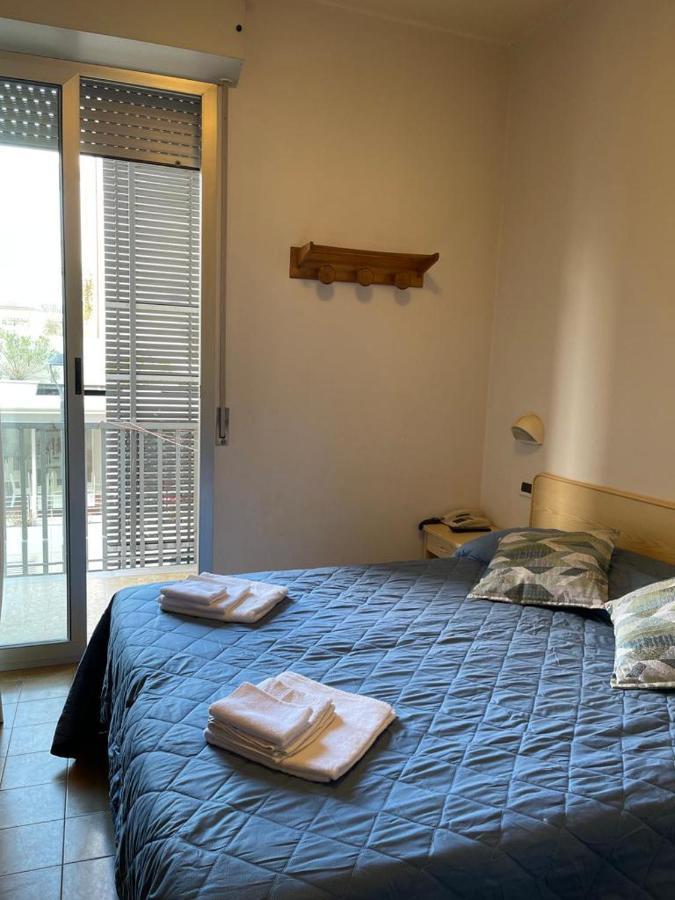 Hotel Losanna リミニ エクステリア 写真