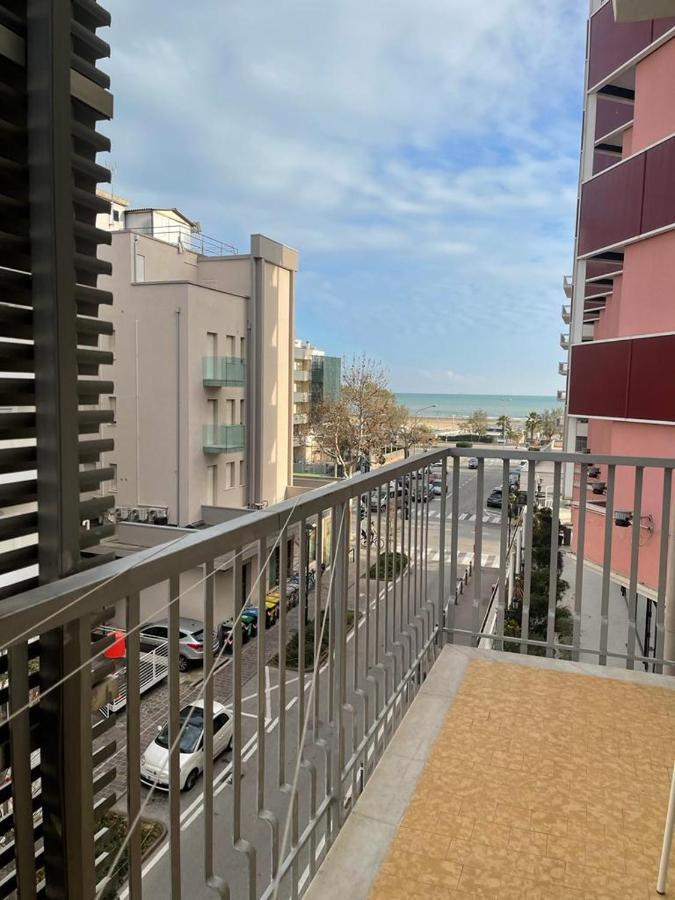 Hotel Losanna リミニ エクステリア 写真