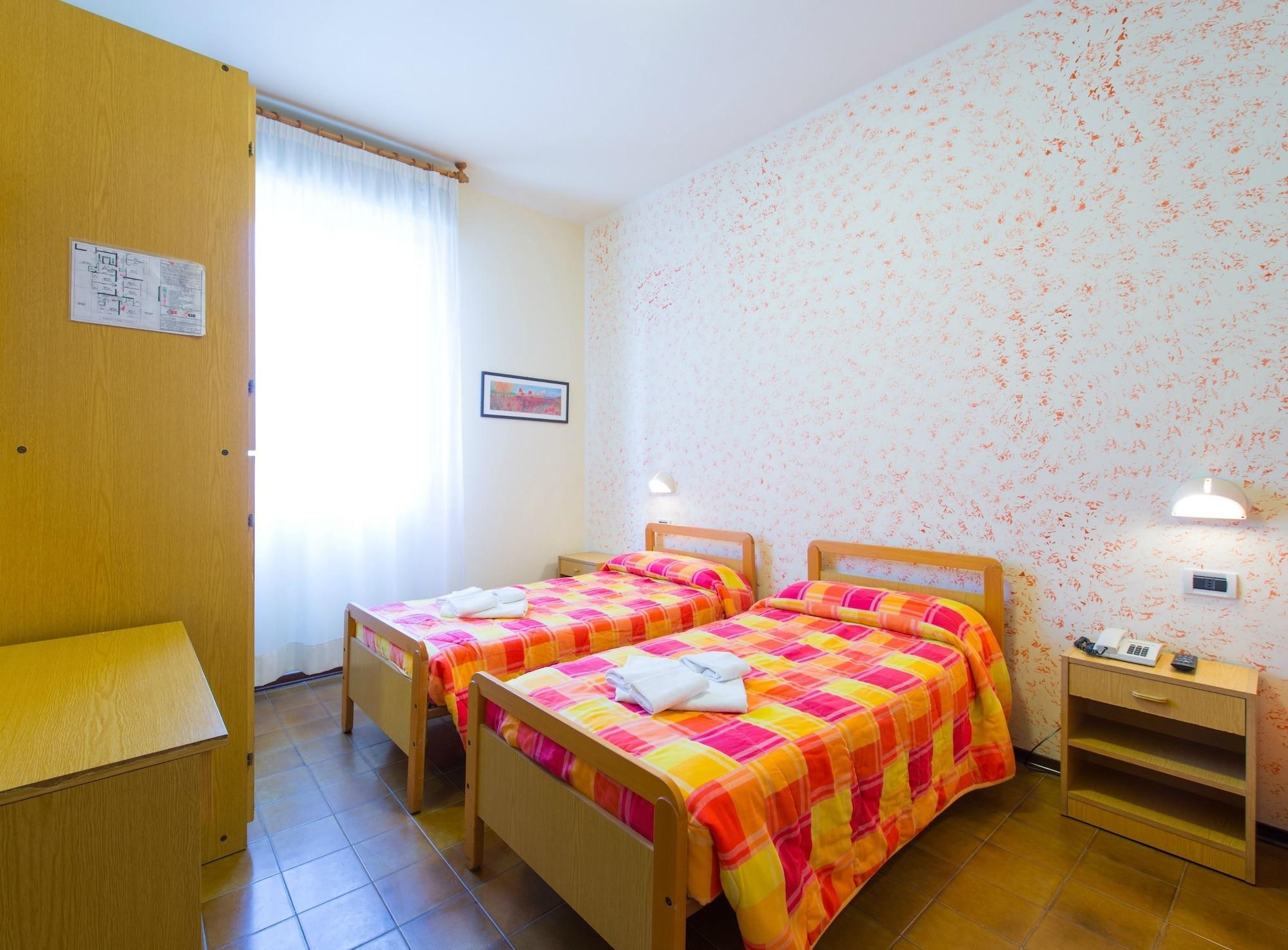 Hotel Losanna リミニ エクステリア 写真