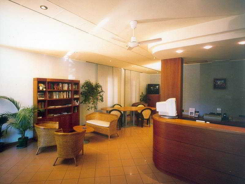 Hotel Losanna リミニ エクステリア 写真