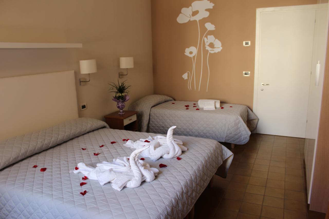 Hotel Losanna リミニ エクステリア 写真