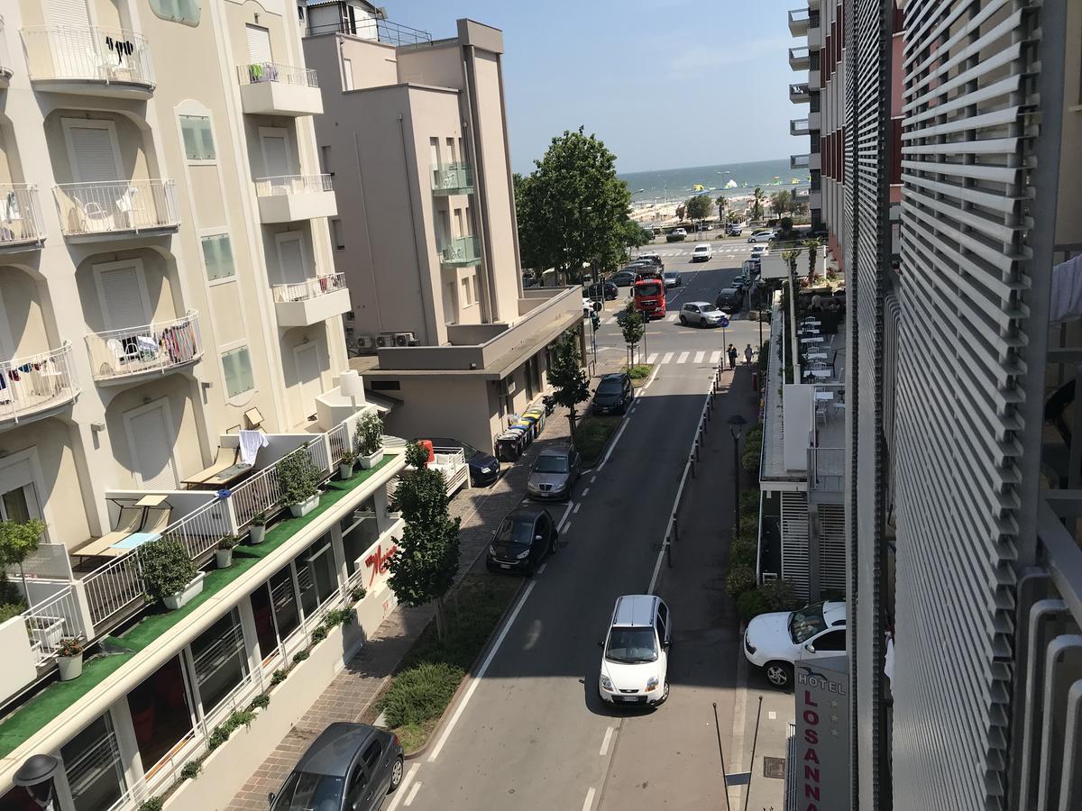 Hotel Losanna リミニ エクステリア 写真
