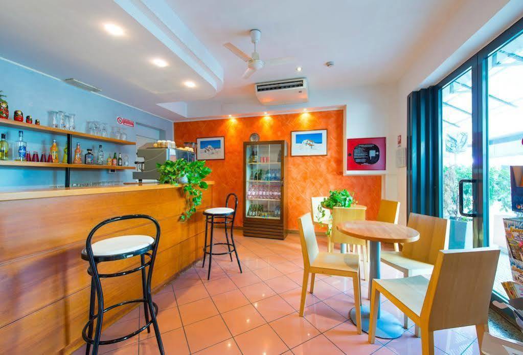 Hotel Losanna リミニ エクステリア 写真
