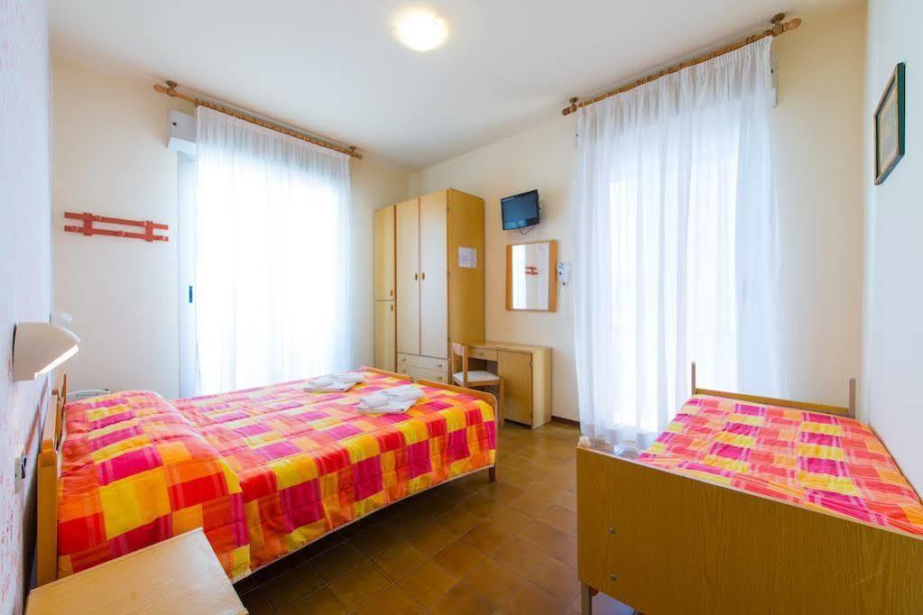 Hotel Losanna リミニ エクステリア 写真